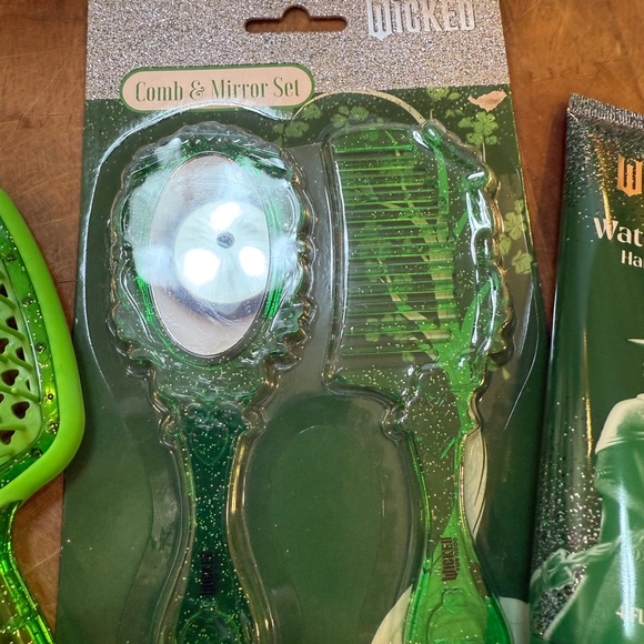 Wicked Green Hair Brush & Mirror Comb Combo with Watermelon Hand Lotion NEW - Picture 8 of 10
